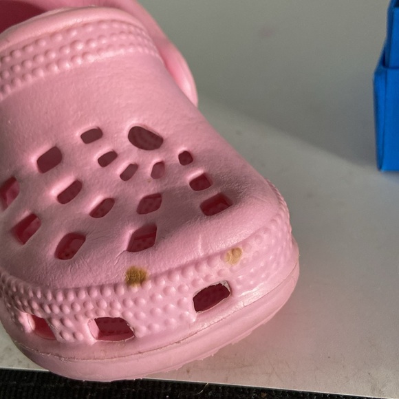 Doggiers Clogs Toddler 1/2 pink soft plastic There are 2 small spots on the toe - Picture 8 of 8